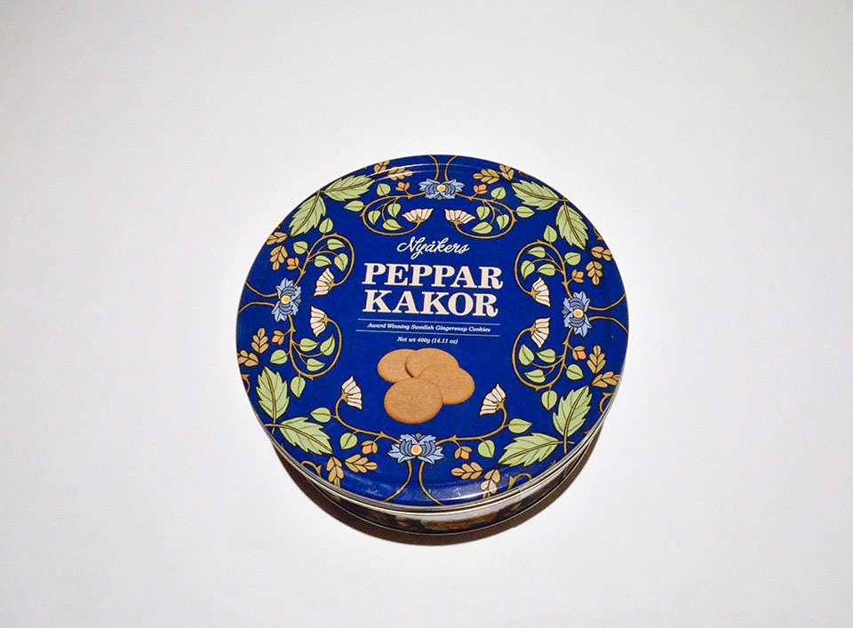 Nyåkers Peppar Kakor, blue tin