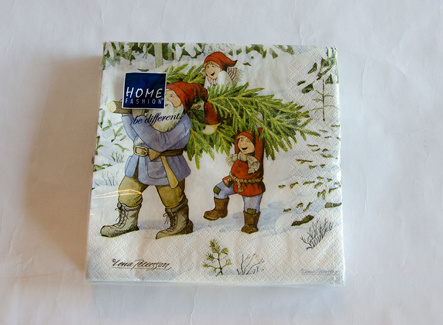 Carrying Christmas tree napkin