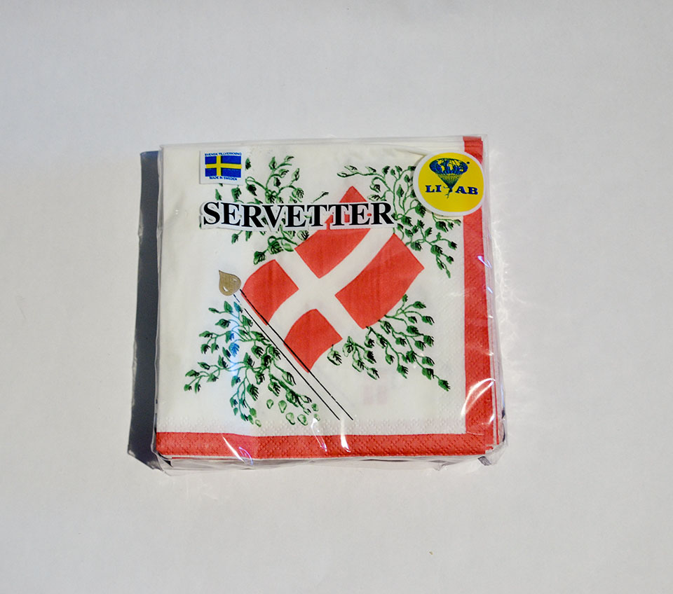 Napkins with large Danish flag