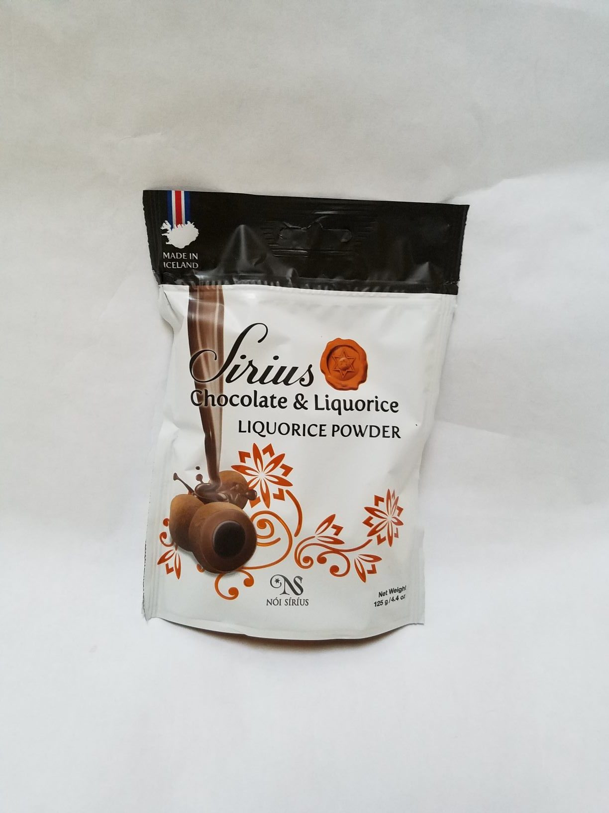 Noi Sirius chocolate & liquorice with liquorice powder