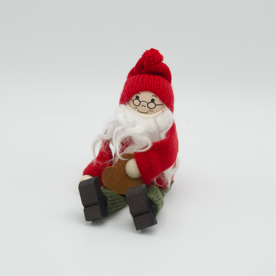 Sitting Tomte with heart