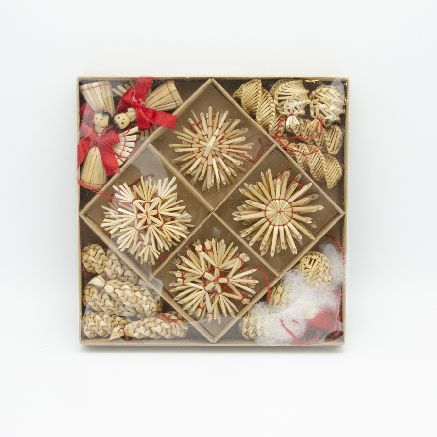 Small straw ornaments, 32 pc